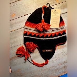 Artesania, made in Bolivia, 100% alpaca, earflaps knit hat